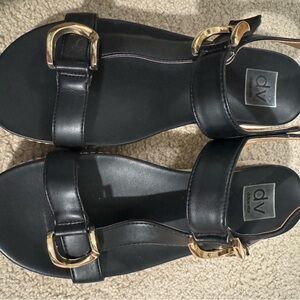 DV by Dolce Vita Black Sandals with Gold Accents Sz 7